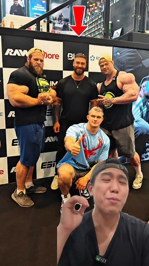 Orang ‘biasa’ diantara andrew simaev dan sergey danilov #mrolympia #cbum #bodybuilding #bodybuilder #gym | VD Fitness