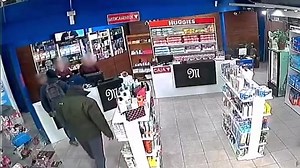 1K views · 11 reactions | #informe El Jefe de Policía de Paysandú detuvo a un hombre que hirió al empleado de una farmacia con un cuchillo. +info→ bit.ly/3NZsBla Fuente: Ministerio del Interior | 90.1 Fm Ideal | Facebook