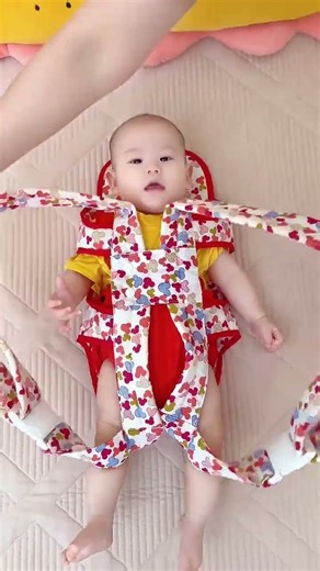 Simple 3-Step Baby Sling Wrap Tutorial for New Parents! 👶🍼 #CuteBaby #BabyCare #MomLife #Shorts
