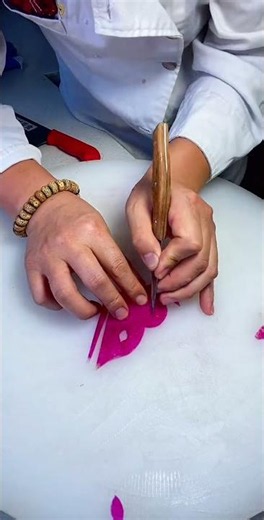 Watch a five-star master convert simple ingredients into artistic masterpieces! #Carving #Handcraft