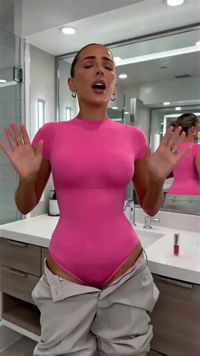 This bodysuit hugs every inch perfectly—soft, sexy, and effortlessly chic.#feelingirl #feelingirloffcial #EverydayWear #TrueToSize #EverydayWear