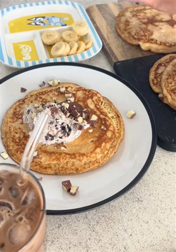 Happy pancake day!! Here’s my super easy pancake recipe 💌. What are you having on your pancakes?? 🥞 Whisk together: 1 egg (medium or large) 200g whole milk 150g self raising flour ( a teaspoon of baking powder if you want them fluffier) Splash of vanilla Cook in a pan with hot salted butter until both sides are golden brown… You can add less flour for runnier mix/ thinner crepe style. Or more baking powder for thicker more American style ✨ ENJOY! 🫶🏼🫶🏼🫶🏼 #pancakes #pancakesrecipe #pancake