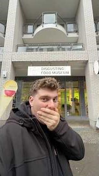 TOUS LES GENS VOMISSENT DANS CE MUSÉE