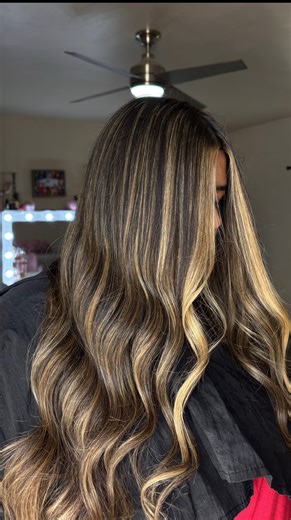 Ashley on Instagram: "Custom Foyilage technique 🌟 Mixed teasy lights & weave highlights for a blended highlight foyilage Used @matrix light master #bakersfield #661hair #divinebyash #hair #hairstylist #highlights #customfoyilage #bleachedhair #balayage #foilwithme"