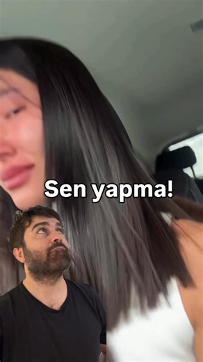 Garage Hair Repair Studio - Ahmet Çoban - Kuaför on Instagram: "SEN SAKIN YAPMA! Bir an geliyor… Ayna karşısında duruyorsun. Bir fikir düşüyor aklına. “Keselim mi?” Ama o fikir çoğu zaman acele, duygusal ve geri dönüşü olmayan bir karar oluyor. Uzun saç… Eğer sağlıklıysa, eğer sana yakışıyorsa, eğer seni sen yapıyorsa… Bu bir trend değil, bu bir lüks. Bugün kesersin, yarın pişman olursun. Ve ne yazık ki saç, pişmanlığı hemen affetmez. Bu videodaki gözyaşları; sadece bir saçın değil, bir alışkanl