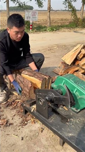 FirewoodChoppingTool #FirewoodChopper #Firewood #HydraulicFireChopper @KuaishouHotTopics