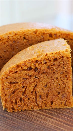 Steamed Ma Lai Sponge Cake (Ma Lai Gao) #malaigao #steamedcake #dimsum #spongecake #chineserecipes Printable Recipe: https://cicili.tv/steamed-ma-lai-sponge-cake/ Serving: 1 (8-inch) round cake Prep time: 15 minutes Rest time: 1 hour Cook time: 30 minutes Ingredients 2 large eggs 1 cup evaporated milk (252 g) 2 tablespoons avocado oil, or replace with other cooking oil 1 cup dark brown sugar (220 g) 1 ½ cups all-purpose flour (217.5 g) 1/8 teaspoon salt 2 teaspoons instant yeast 1/2 teaspoon bak