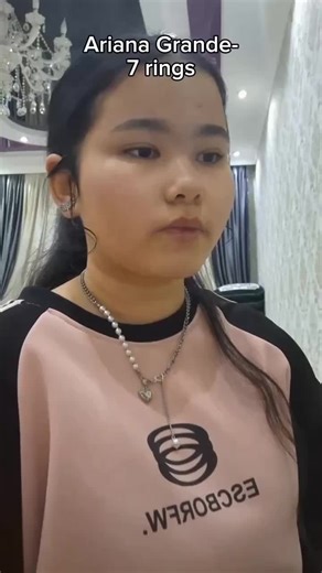 Ariana Grande's '7 Rings' Cover Performance