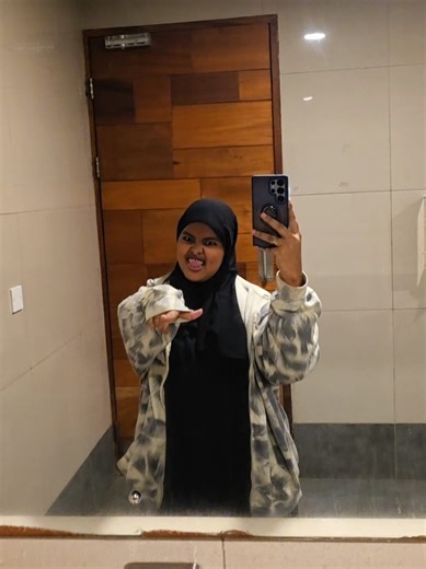 Mirror Selfie Trends in Kenya