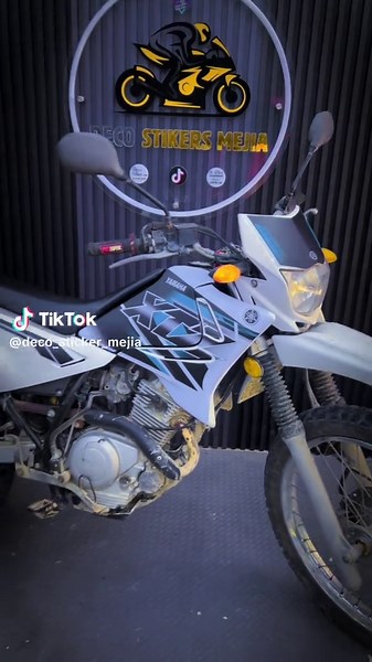 Yamaha XTZ 125: Personalización con Estikers Originales
