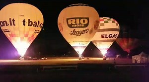 30 reactions | Festival delle mongolfiere 2018 by night... | Runner Pizza | Facebook