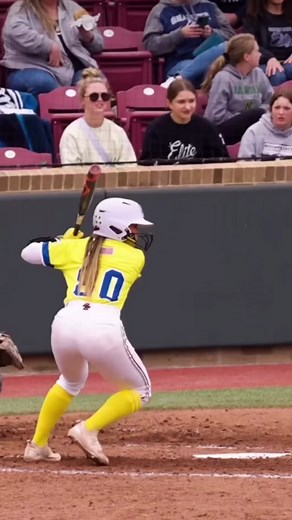 If you’re a slapper, learn how to get out of the box quickly. Left foot plants… GO. Working on being explosive, I started in my crossover and then moved to hopping on my left foot. When hopping I was focusing on landing the 2nd time and turning to explode out. . . . #fastpitch #softball #softballslapper #softballlife #softballgirls #hitting