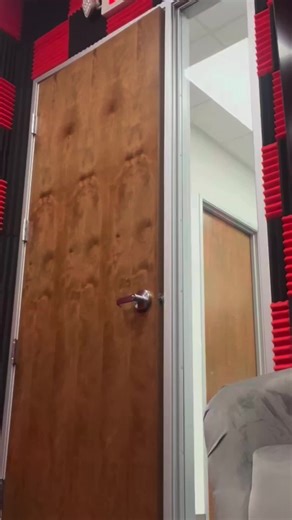 Want to open doors in Vegas (and in life)? 🚪 The key isn't a secret handshake—it's your energy. Here are the 3 pillars to making things happen: 1. Your Vibe ⚡️: People are drawn to good energy. What frequency are you putting out? 2. Your Value 💎: What do you bring to the table? How do you make any situation better? 3. Your Ears 👂: Are you truly listening and absorbing the knowledge around you? Master these, and watch the doors swing open. My name is Chris Cash, and remember, Las Vegas is for 