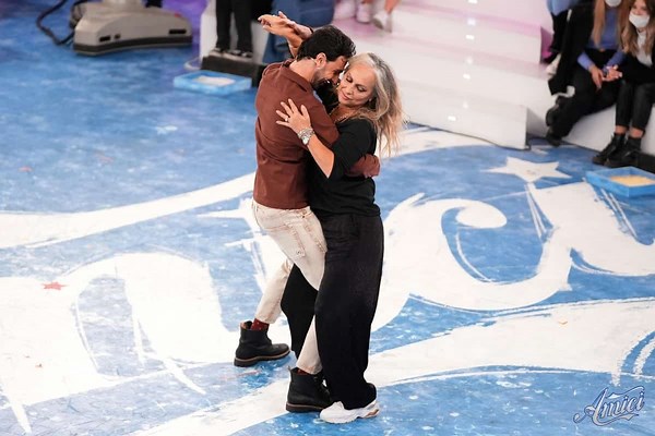 Alessandra Celentano e Raimondo Todaro: la bachata ad Amici 21 | Video