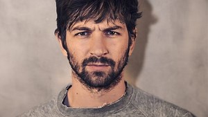 Michiel Huisman over zijn rol in 'Rebel Moon' en het gemis van Hollandse kaas