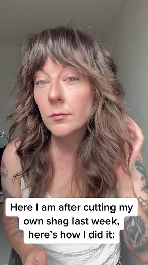 A lot of folks asked so here it is! My DIY shag tutorial. I am no professional but I’ve been experimenting with my hair at home since I was a teenager and my philosophy is, have fun and if it doesn’t work, just cut it off. I try not to take it too seriously. Things I’ve learned: 1. Use the right tools. My fave razor is linked in my Amazon shop. 2. Know the natural texture of your hair so you can work with it, not against it. This is why I cut my hair dry. 3. Find your products. The styling cream