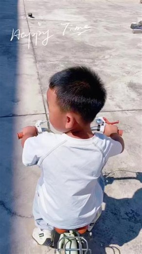不需要辅助轮了#骑小车的小男孩