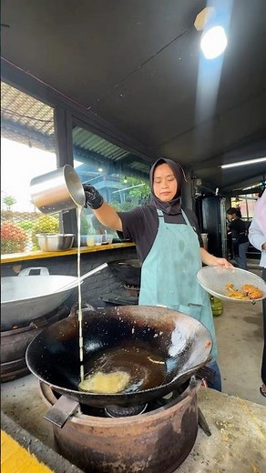 THE SIDE DISHES ARE COVERED IN THIS LIQUID⁉️