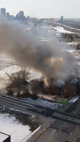 Firefighters in East St. Louis battle massive building fire in cold weather