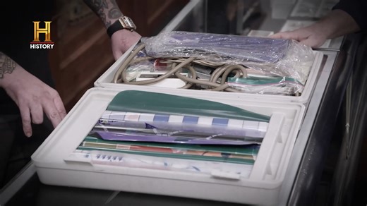 71K views · 1.7K reactions | Rod surpreende Corey com um videogame Magnavox de 1972. Entre 1972 e 1975, o console vendeu mais de 350.000 unidades, e sua jogabilidade de tênis inspirou a Atari a desenvolver o Pong. #TratoFeito | HISTORY | Facebook