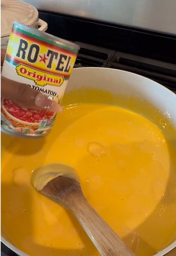 How to Make Delicious Rotel Dip and Nachos