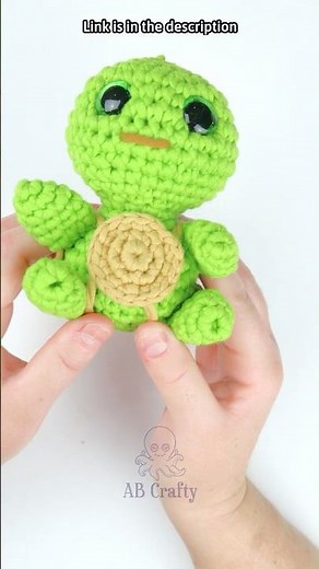 Making a crochet turtle - testing the Cookie Box beginner crochet kit #crochetforbeginners