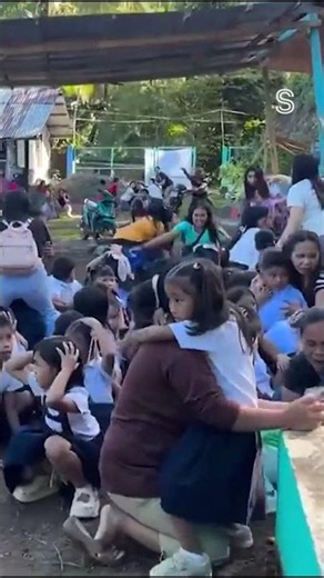 School children scream as Philippines quake strikes during assembly | Stuff.co.nz