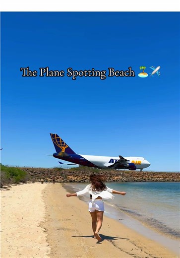 The plane spotting beach 🏖️✈️ #fyp #australia🇦🇺