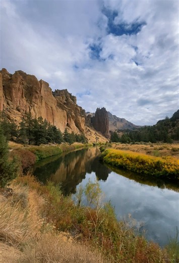 Rich in life. And Misery Ridge wasn’t miserable, it was wonderful. . . . . . #oregon #hiking #hikeoregon #smithrock #richinlife