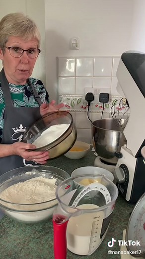 10 inch vanilla sponge cake part 1 #vanillacake #vanillacakerecipe #10...