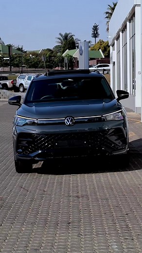 NEW Tiguan R-Line 1.4 Tsi110kW DSG - Dolphin Grey Metallic