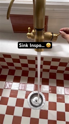 You don’t see a sink like this everyday…🤩