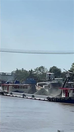 Mỏ đá atraco nay sà Lan đông vui quá