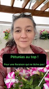 "Pétunias au top ! Astuces pour une floraison qui ne lâche pas !" Envie de plantes qui débordent de fleurs tout l'été ? Une capsule où on jase des bons gestes à adopter comme : 👉 Comment couper les fleurs fanées sans se tromper👉Les petits gestes de taille pour une plante bien fournie 👉Et surtout... pourquoi l'engrais, c'est un peu leur potion magique ! Quelques minutes pour tout savoir et booster vos jardinières à coup sûr ! ⭐(et OUI ! On est ouvert ce dimanche 12h-5h et LUNDI de 10h à 5h 🌼�