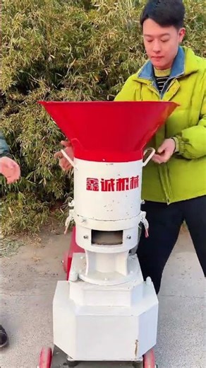 Watch this powerful pellet making machine in action #pelletmaker #food