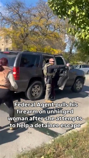 18K views · 6.4K reactions | Lock her up! Federal Agent pulls his firearm on unhinged woman after she attempts to help a detainee escape | TrumpMania | Facebook