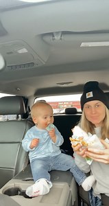 Baby Didn't Hesitate: Adorable Moment Captured