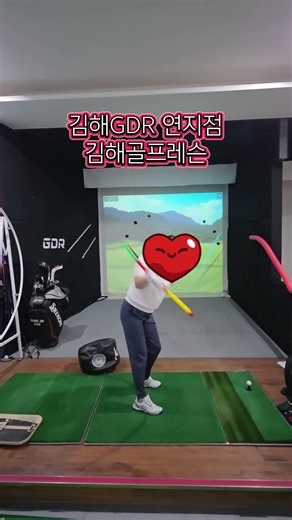 골프 회전 원리 이해하기.일반적인 스윙궤도를클럽만을 생각하기도 합니다.어깨,양팔,클럽의 큰 원3개.#김해골프연습장#김해실내골프연습장#김해골프레슨#김해내동골프레슨#김해gdr연지점