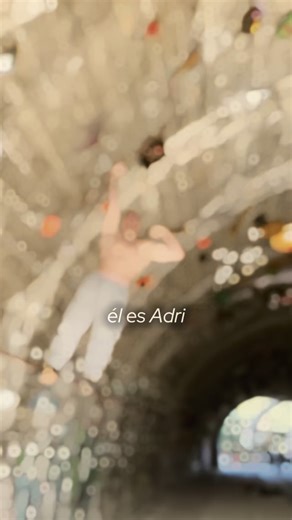 Héctor | Experto en Rodilla | Tendinitis-Condromalacia-Menisco on Instagram: "Comenta INFO y te cuento cómo eliminar tu dolor de rodilla y volver a entrenar sin miedo 💥 Él es Adri. Tenía dolor de rodilla al correr, y en solo 2 meses volvió a correr sin dolor y levantó 120 kg en sentadilla. Todo con un programa de fuerza y seguimiento personalizado. Comenta INFO y te paso los detalles 🔥"