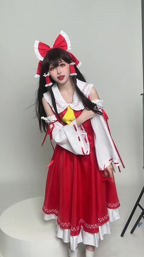 Hakurei Reimu Cosplay: A Touhou Project Fan Tribute
