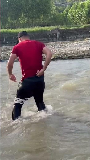 Crazy River Fishing Technique! Catching Fish while Swimming 🌊🐟