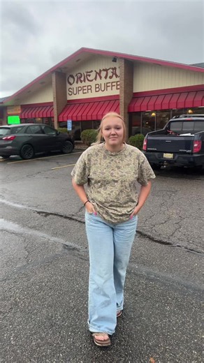 hot blonde goes to oriental super buffet in zanesville, ohio. @MulletReview @LESLIEE304 #fyp #chinese #mulletreview #plsnevergohere