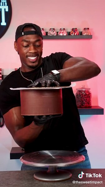 How to Cover a Cake with Fondant - Cake Decorating Tutorial