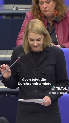 „Alle müssen den Gürtel enger schnallen.“ Das ist die Antwort von Ministerin Bär auf steigende Mieten, ein BAföG, das nicht reicht, und immer mehr Studierende in Armut. Die Realität: Viele arbeiten längst neben dem Studium – oft mehrere Jobs, nur um sich über Wasser zu halten. Und trotzdem reicht es nicht. Gleichzeitig kostet der Tankrabatt etwa das 25-Fache von dem, was für Studierende vorgesehen ist. Wer wirklich will, dass alle „den Gürtel enger schnallen“, muss erklären, warum für Entlastung
