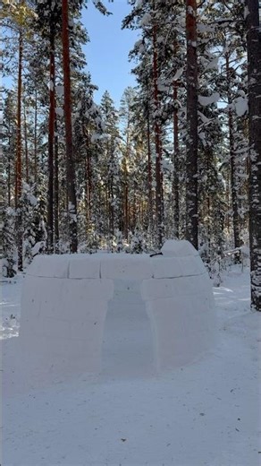 The igloo building is approaching the most interesting and challenging stage – assembling the dome