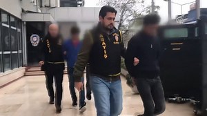 Syrian man’s ‘sword’ hidden in belt discovered by Turkish police hry.yt/JOvY6 | Hürriyet Daily News and Economic Review