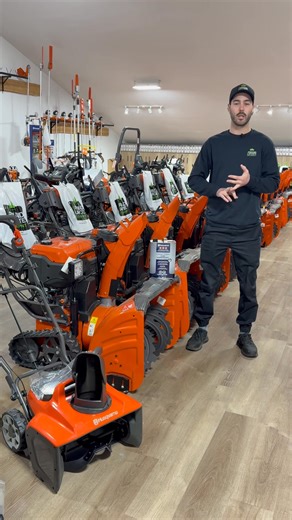 15K views · 76 reactions | C’est le moment de se préparer pour l’hiver ❄️☃️ Venez magasiné votre souffleuse à neige dès maintenant. À l’achat d’un 4L d’essence Husqvarna, obtenez une garantie de 5 ans ! Offre valide jusqu’au 30 novembre. | Armand Lapointe Équipement Inc | Facebook