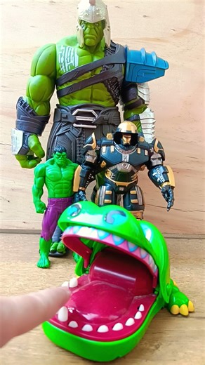 Hulk with Hulkbuster and Gladiator(Ragnarok) #shortsfeed #hulk #alltoys #marvel #hulkbuster #hulk