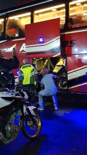 Tutorial memasukan motor kedalam bagasi Bus #agramas #bus #wonogiri #shorts