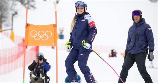 Lindsey Vonn's coach praises star's “bravery” and “character” following her crash in Olympic downhill